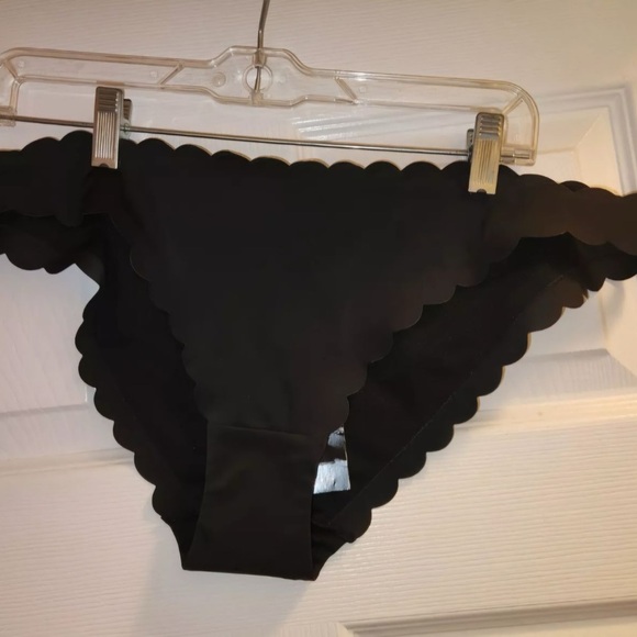 NWT H&M Black Swimsuit Bikini Bottom Women's 16 Scalloped Hem - Picture 1 of 3